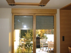 Balkontüren mit Aufsatzrolladenkasten in Holz